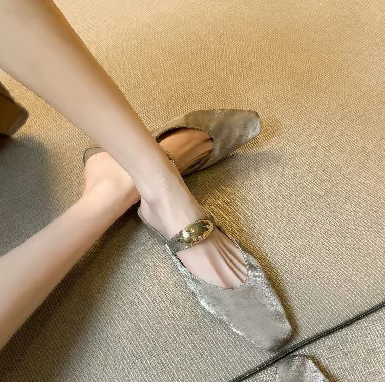 Soft leather French beautiful square toe shallow mouth single shoes for women with one straps thick heel bag head half slippers