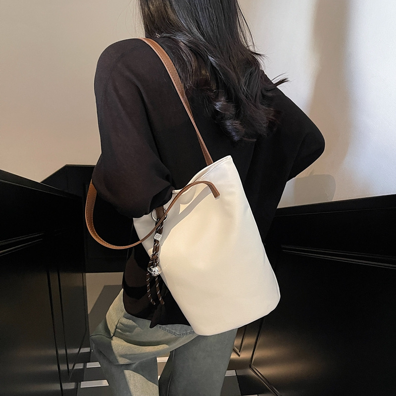 Work commuting large capacity tote bag for women in spring and summer retro high-end fashion casual shoulder bag