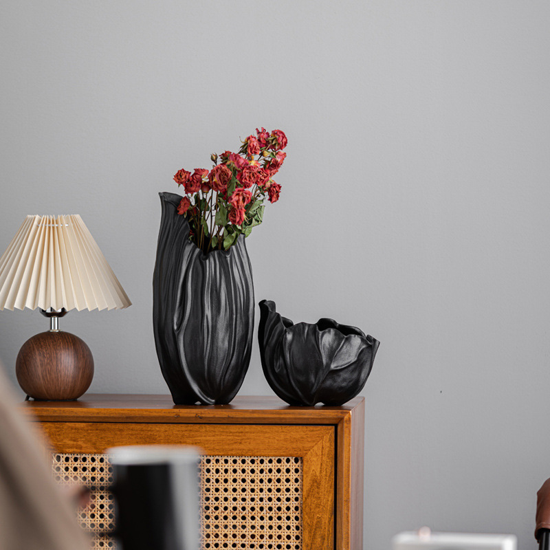 Black ceramic vase with lotus leaves and high-end style decorative home decoration