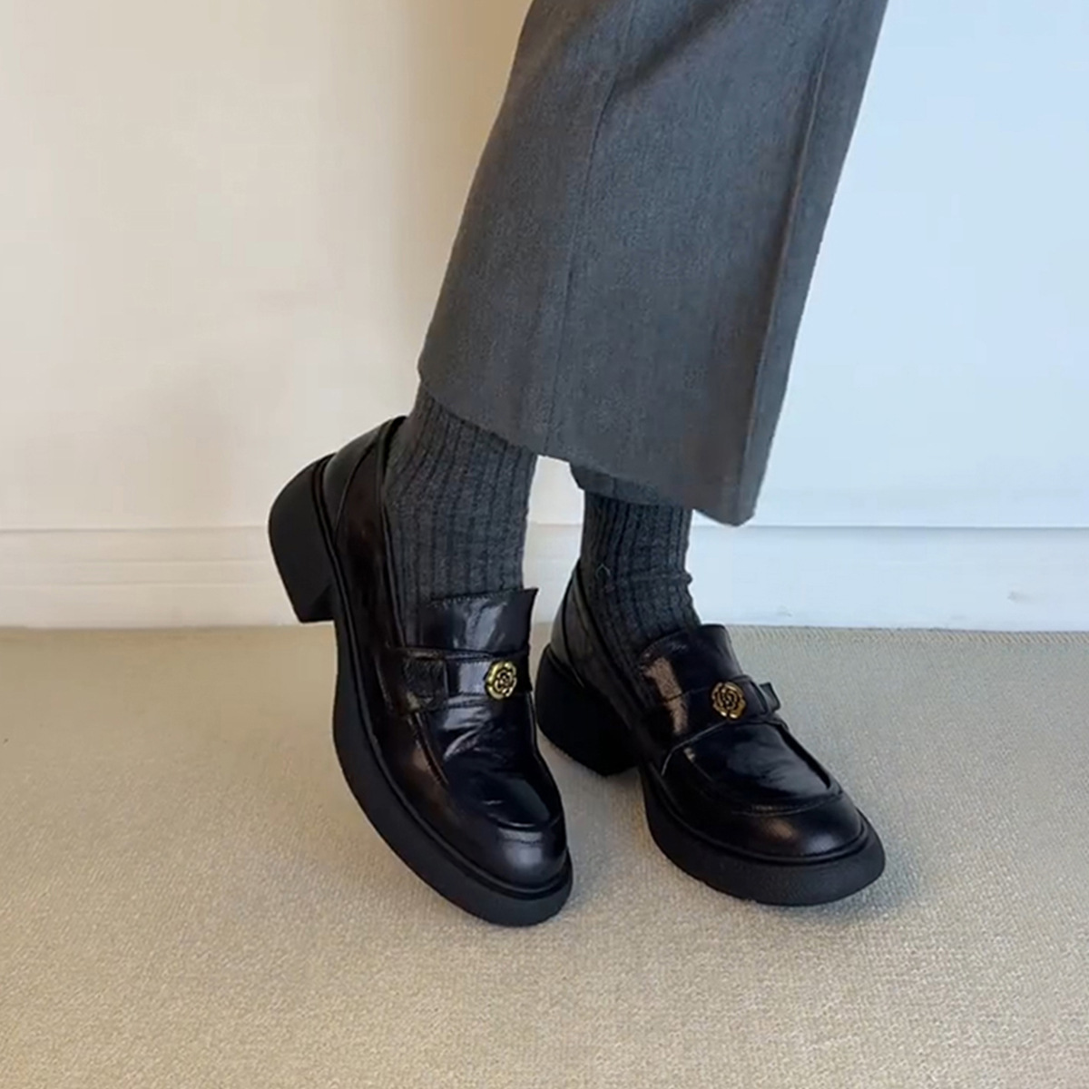 Retro round toe thick sole shoes for women's college style metal buckle lazy people pedal deep mouth single shoes